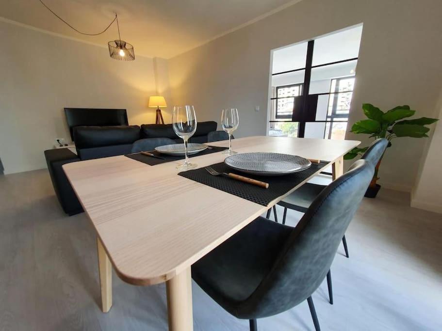 City Hall Apartment With Free Parking 푼샬 외부 사진