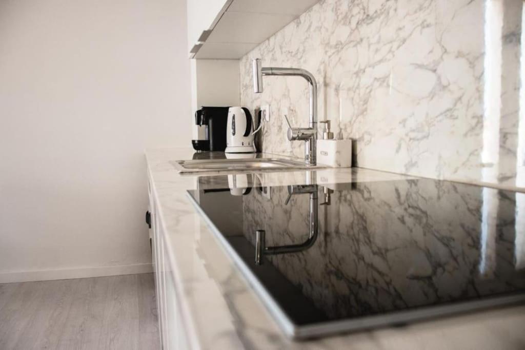City Hall Apartment With Free Parking 푼샬 외부 사진